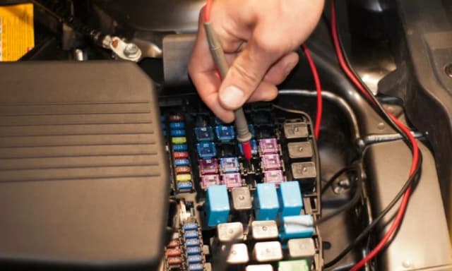 Gdzie są bezpieczniki w Mercedesie C Klasa? Oto wszystko, co musisz wiedzieć Gdzie są bezpieczniki w Mercedesie C Klasa? Oto wszystko, co musisz wiedzieć