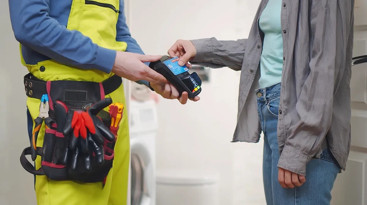 Ile zarabia elektryk w USA? Zaskakujące fakty o wynagrodzeniach