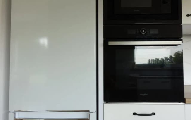 Lodówka która może stać obok piekarnika – uniknij potencjalnych problemów