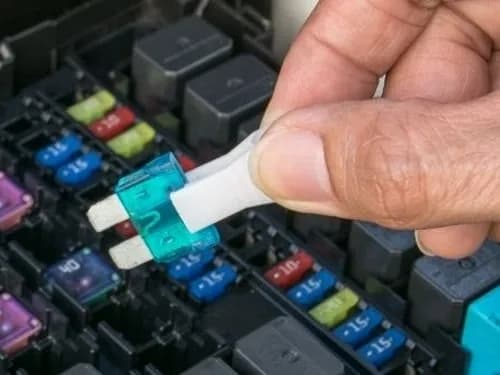Jak rozpoznać uszkodzony bezpiecznik automatyczny i uniknąć problemów